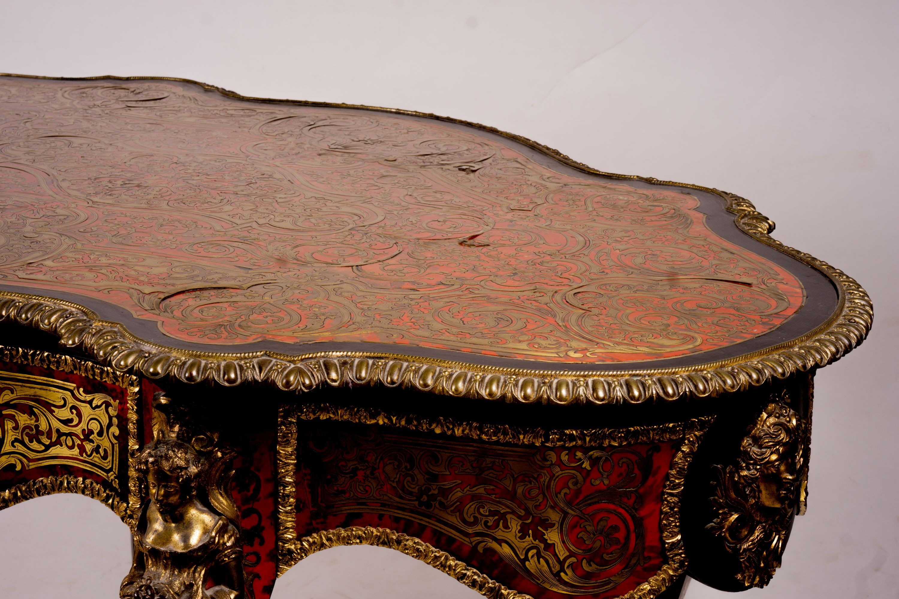 A 19th century Boulle inlaid centre table with shaped oval top, width 130cm, depth 78cm, height 76cm